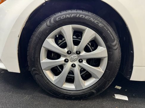 Used 2021 Toyota Corolla LE FWD image 12