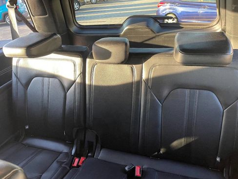 Used 2021 Ford Expedition Max Limited image 9