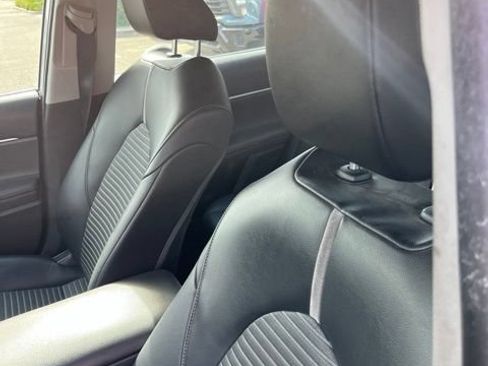 Used 2021 Toyota Camry SE FWD image 11