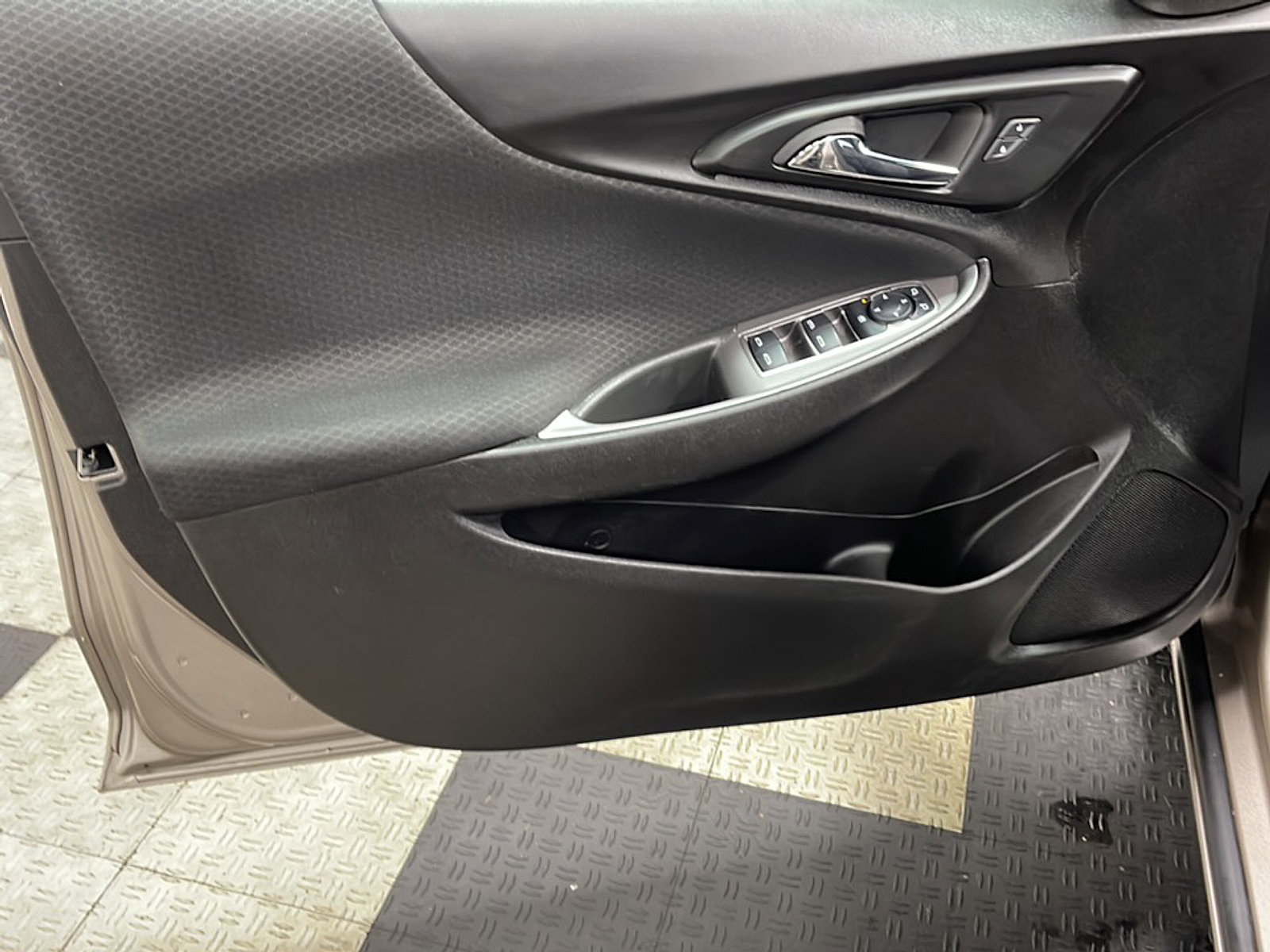 Used 2025 Chevrolet Malibu LT FWD image 12
