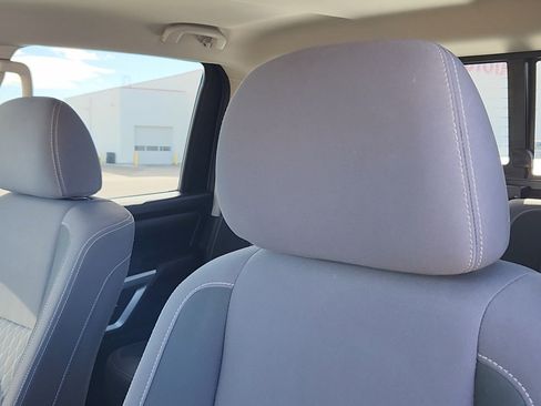 Used 2022 Nissan Titan SV w/ SV Convenience Package image 10