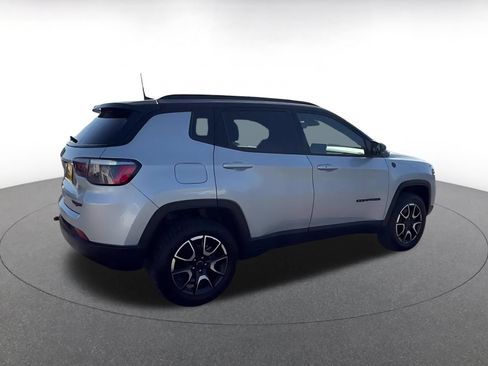 Used 2025 Jeep Compass Trailhawk AWD/4WD image 15