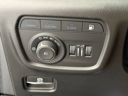 Used 2023 Jeep Grand Cherokee Overland w/ Advanced Protech Group III AWD/4WD image 32