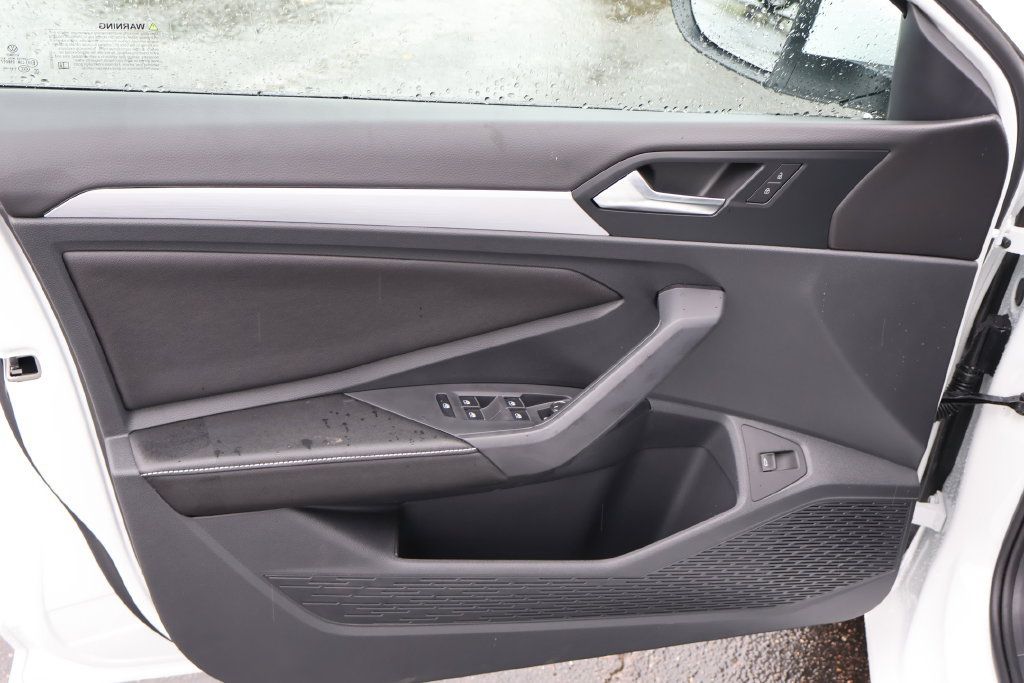 Used 2026 Volkswagen Jetta Sport FWD image 39