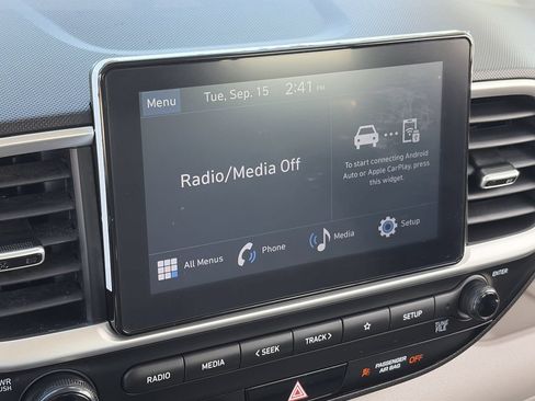 Used 2025 Hyundai Venue SEL FWD image 14