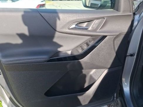 Used 2025 Chevrolet Equinox LT w/ Safety and Technology Package image 11