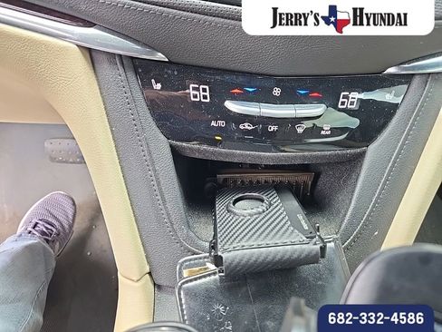 Used 2017 Cadillac XT5 Luxury w/ Driver Awareness Package FWD image 11