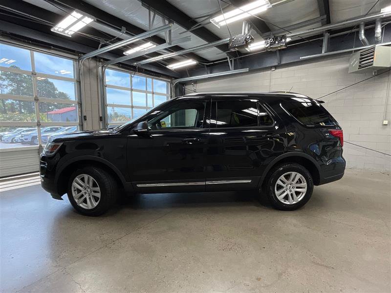 Used 2019 Ford Explorer XLT w/ Equipment Group 201A AWD/4WD image 2