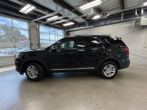 Used 2019 Ford Explorer XLT w/ Equipment Group 201A AWD/4WD image 2