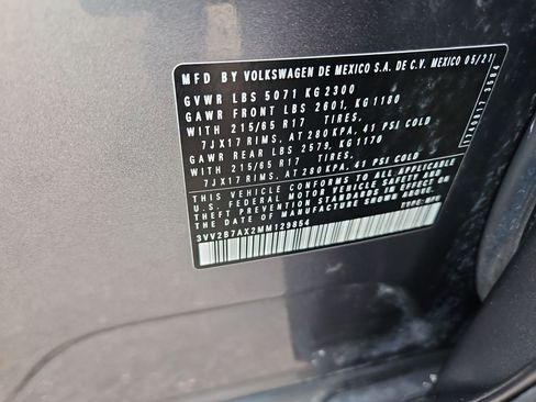 Used 2021 Volkswagen Tiguan SE image 29