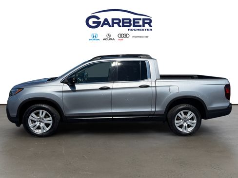Used 2017 Honda Ridgeline RT image 2