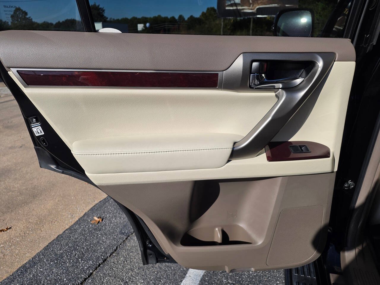 Used 2015 Lexus GX 460 w/ Premium Package AWD/4WD image 15