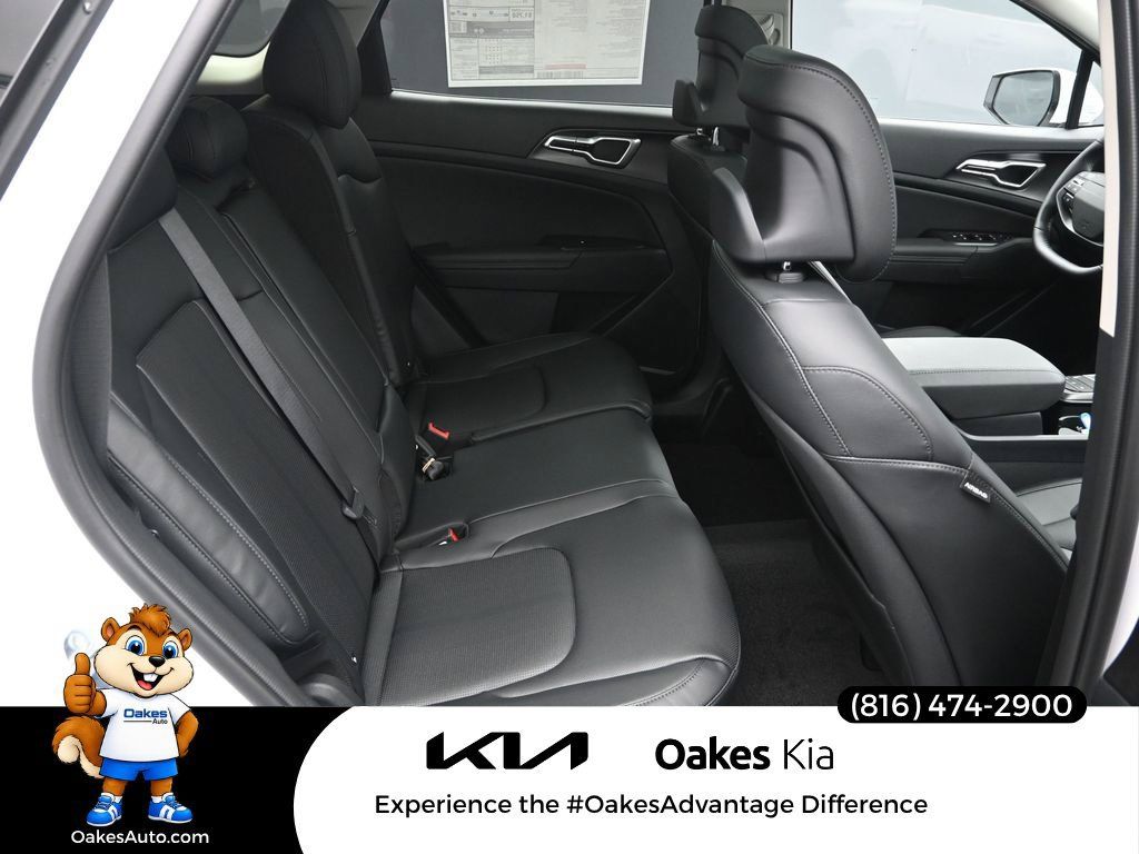 Certified 2026 Kia Sportage EX w/ EX Panorama Roof Package FWD image 35