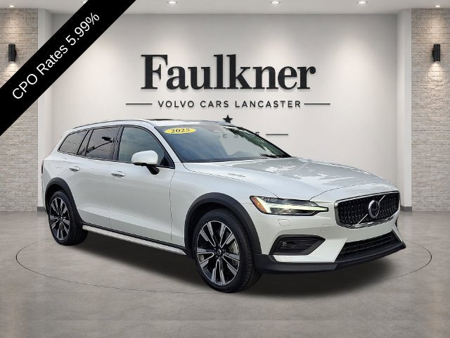 Certified 2025 Volvo V60 B5 Cross Country Ultra AWD/4WD image 1