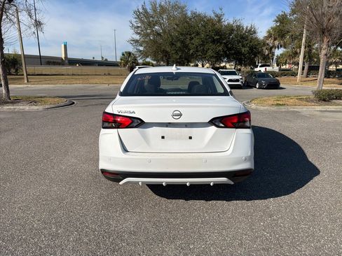 Used 2025 Nissan Versa SV image 4