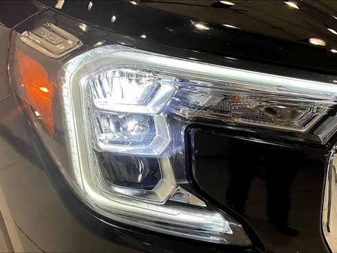Used 2023 GMC Terrain SLT image 32