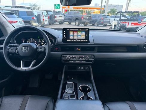 Used 2025 Honda Pilot Touring image 19