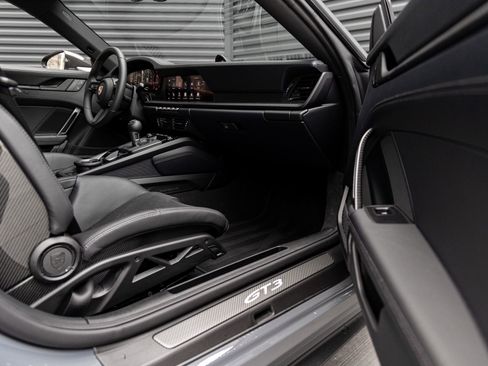 Used 2026 Porsche 911 GT3 RWD image 41