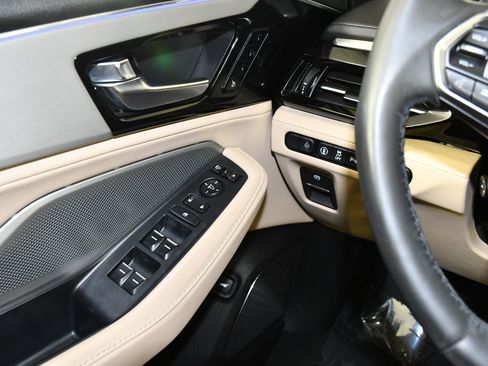 Certified 2025 Acura MDX SH-AWD w/ Technology Package image 32