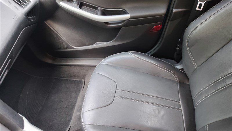 Used 2014 Ford Focus SE w/ Equipment Group 201A FWD image 16