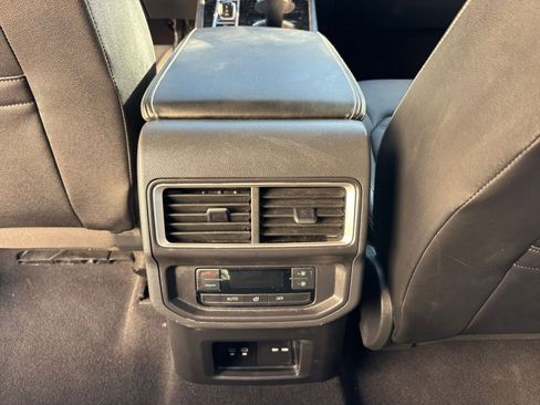 Used 2025 Volkswagen Atlas SE image 25