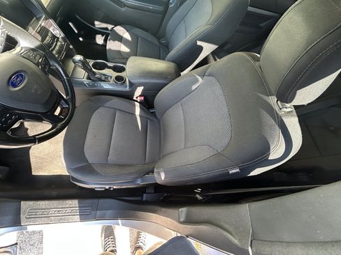 Used 2018 Ford Explorer XLT w/ Equipment Group 201A FWD image 13