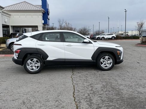 New 2026 Hyundai Kona SE image 8