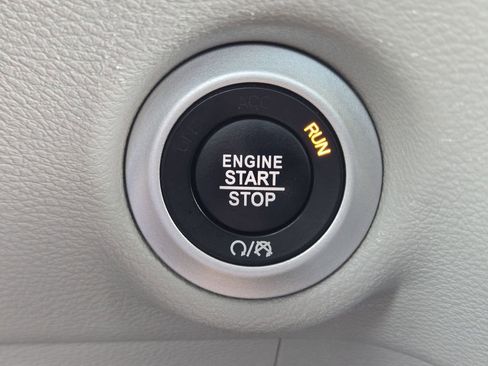 Used 2024 Chrysler Voyager LX image 23