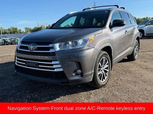 Used 2017 Toyota Highlander XLE AWD/4WD image 1