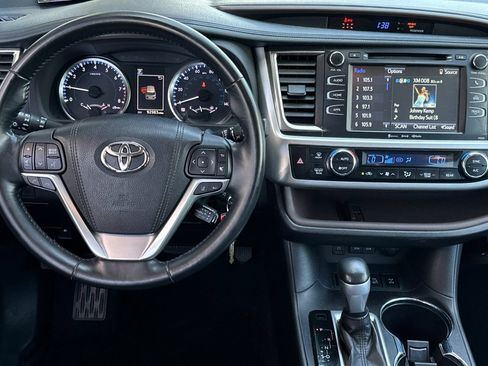 Used 2018 Toyota Highlander Plus AWD/4WD image 13
