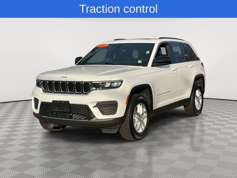 Used 2025 Jeep Grand Cherokee Laredo X image 3