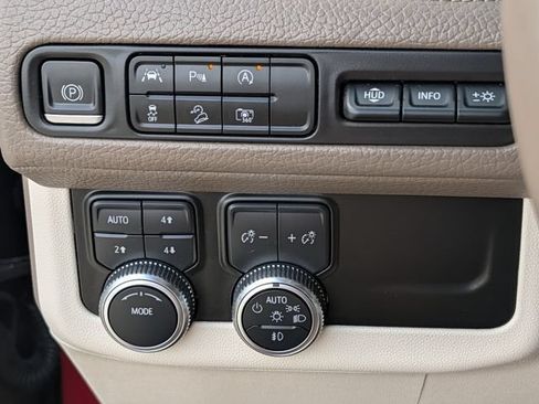 Used 2023 GMC Yukon XL Denali AWD/4WD image 23