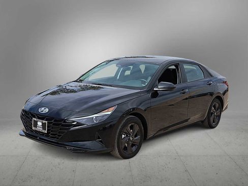 Used 2023 Hyundai Elantra Blue FWD image 4