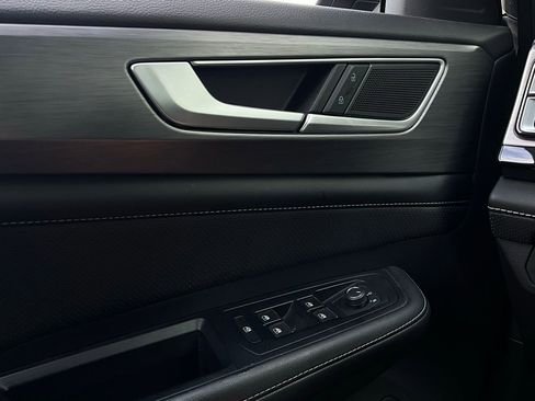 Used 2025 Volkswagen Atlas Cross Sport SE image 21