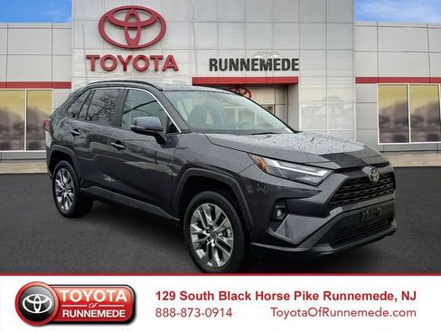 Used 2023 Toyota RAV4 XLE Premium image 1