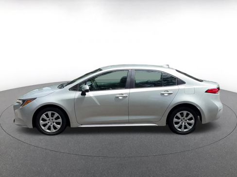 Used 2025 Toyota Corolla LE FWD image 9