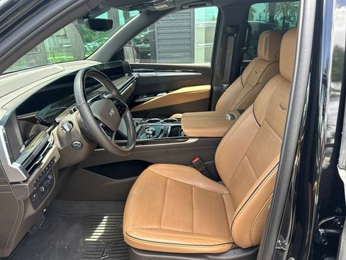 Used 2025 Cadillac Escalade Premium Luxury w/ Touring Package AWD/4WD image 5