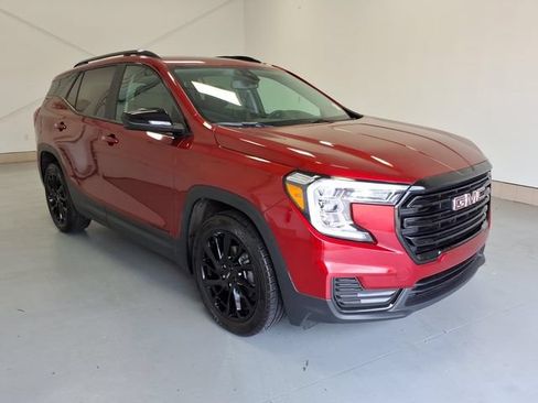 Used 2024 GMC Terrain SLE w/ Driver Convenience Package FWD image 1