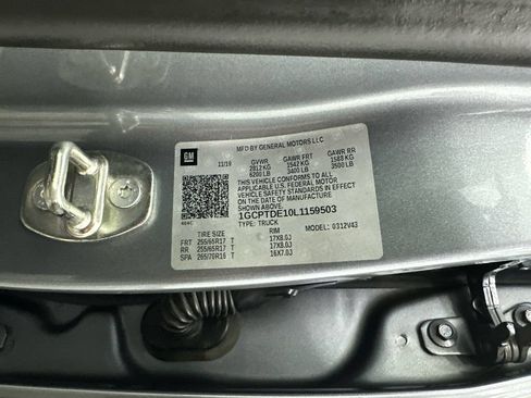 Used 2020 Chevrolet Colorado Z71 AWD/4WD image 32