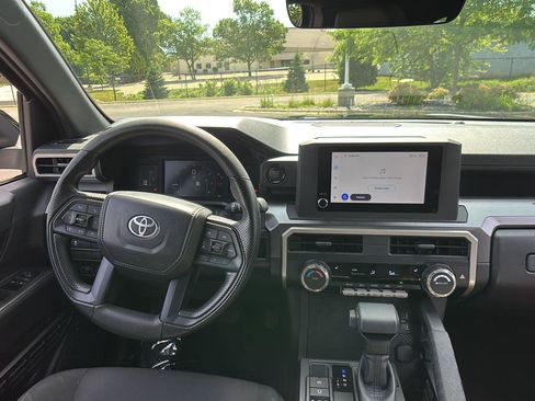 Used 2025 Toyota Tacoma SR5 AWD/4WD image 13