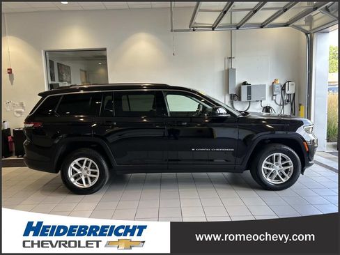 Used 2022 Jeep Grand Cherokee L Laredo w/ Luxury Tech Group I AWD/4WD image 2