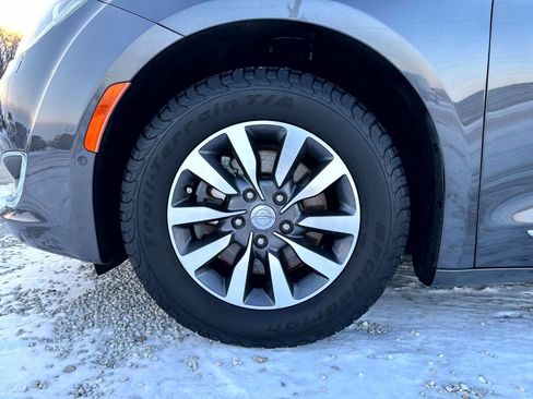 Used 2020 Chrysler Pacifica Touring-L Plus image 21