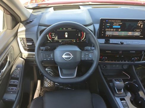 Certified 2025 Nissan Rogue SL w/ Tech Package FWD image 16