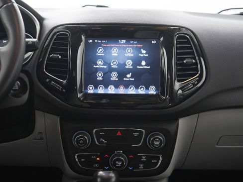 Used 2018 Jeep Compass Limited w/ Safe & Security Group AWD/4WD image 15