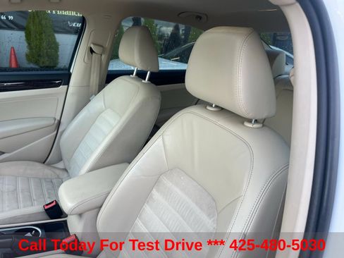 Used 2014 Volkswagen Passat 1.8T SEL Premium FWD image 12