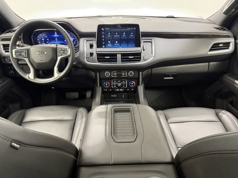 Used 2024 Chevrolet Suburban Z71 w/ Luxury Package image 32