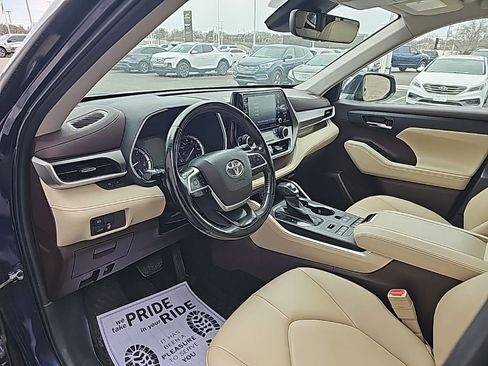 Used 2022 Toyota Highlander XLE image 10