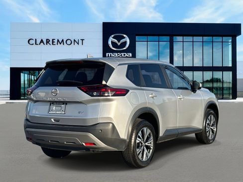 Used 2023 Nissan Rogue SV image 5