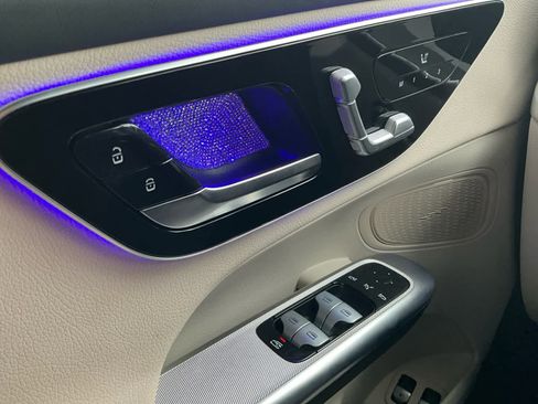 Used 2025 Mercedes-Benz GLC 350e 4MATIC image 18