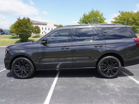 Used 2025 Ford Expedition Platinum w/ Stealth Appearance Package AWD/4WD image 10